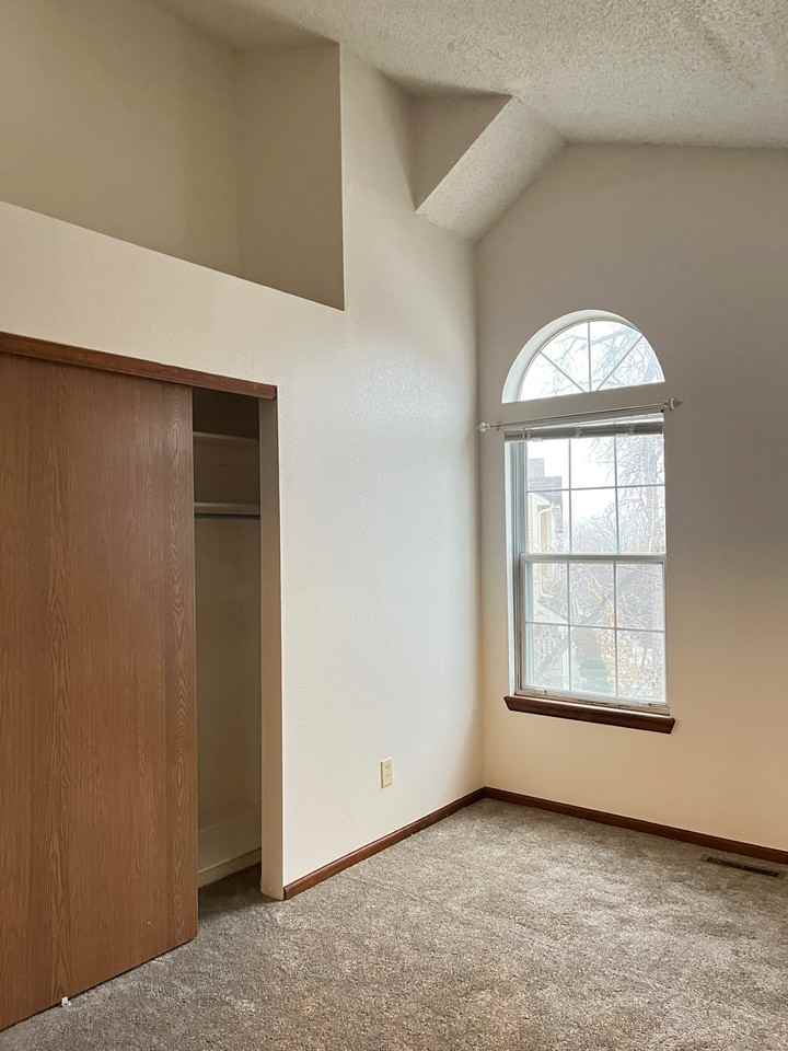 146 Pheasant Run - Photo 4 of 11