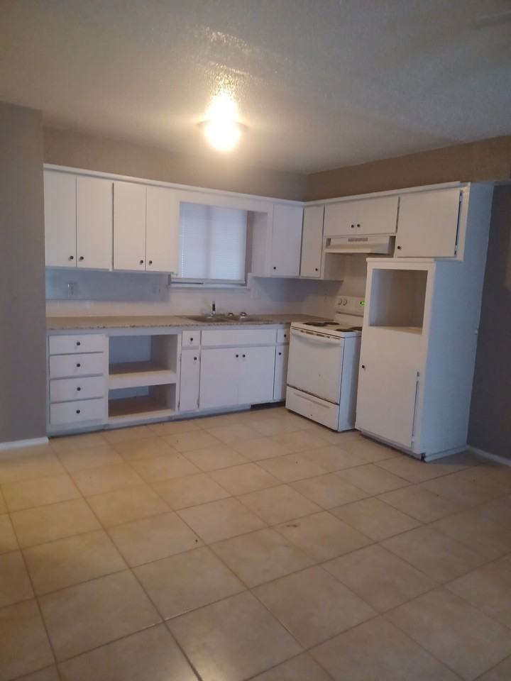 2329 Flair Dr - Photo 2 of 7