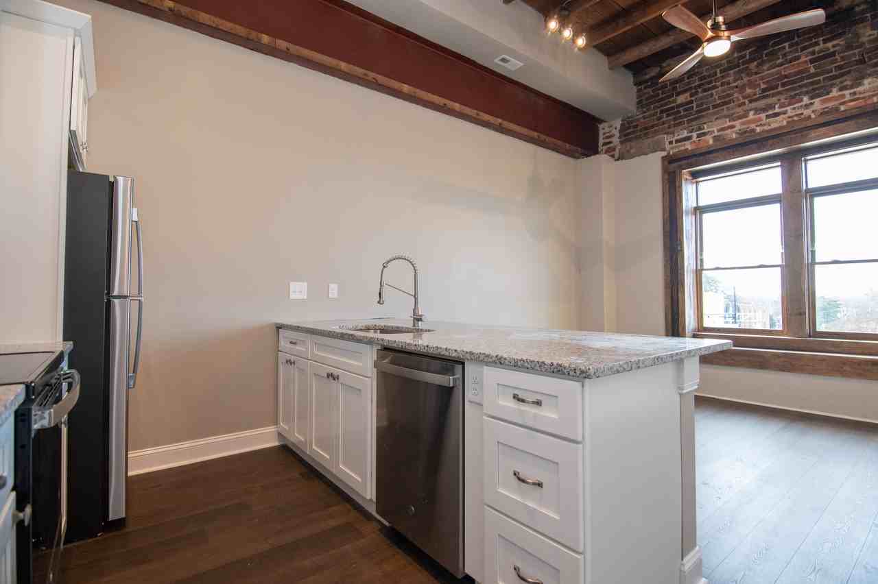 140 W Mountain St - Photo 3 of 9