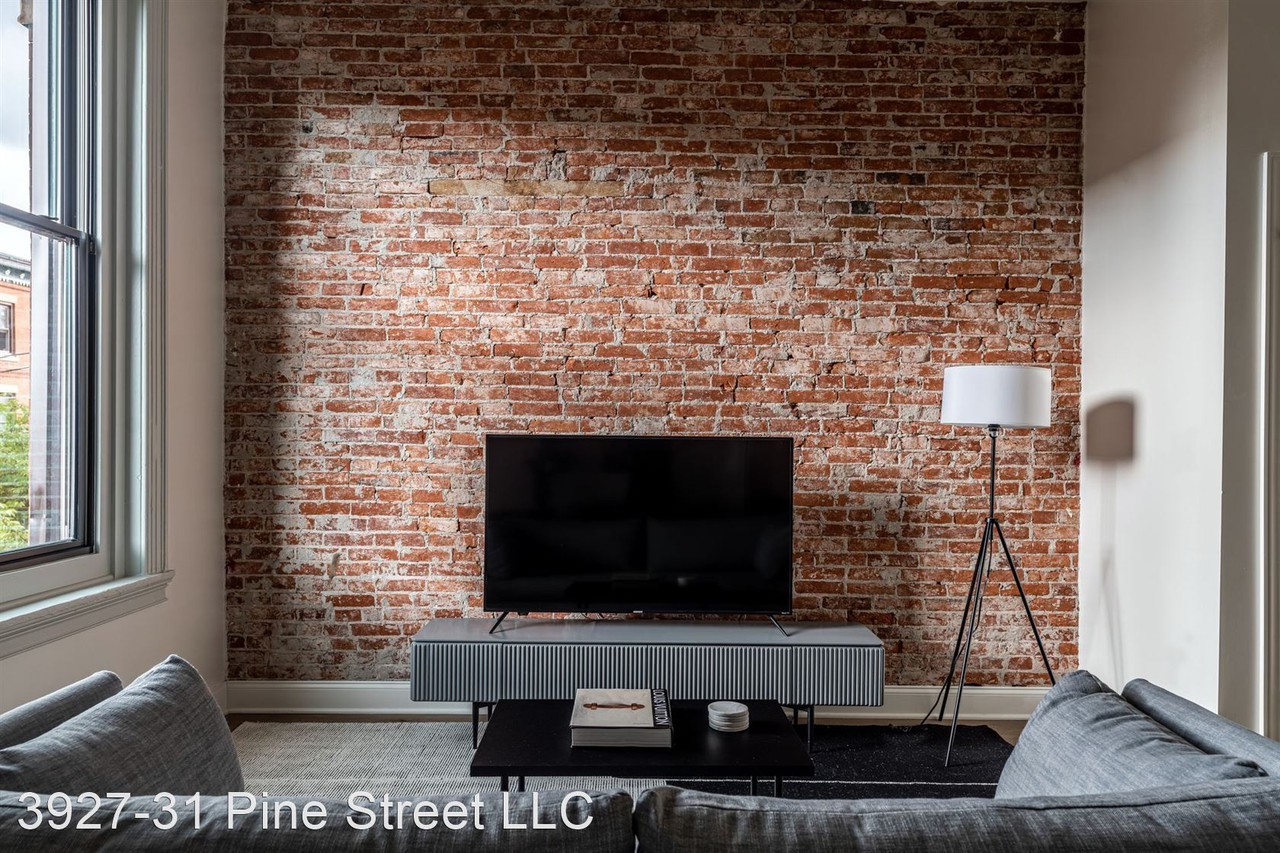 Luxury On Pine - Photo 3 of 24