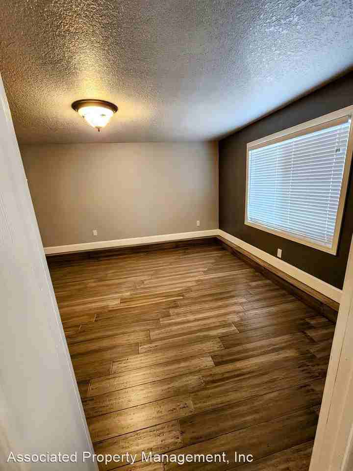 2736 17th Pl - Photo 3 of 16