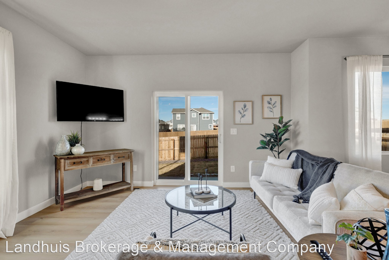 11286 House Finch Ln - Photo 2 of 32