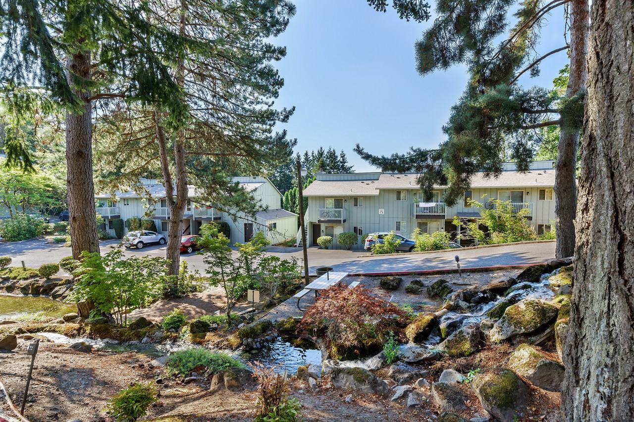 Roxclif Apartments 1908 Southwest Roxbury Avenue, Cedar Hills, OR