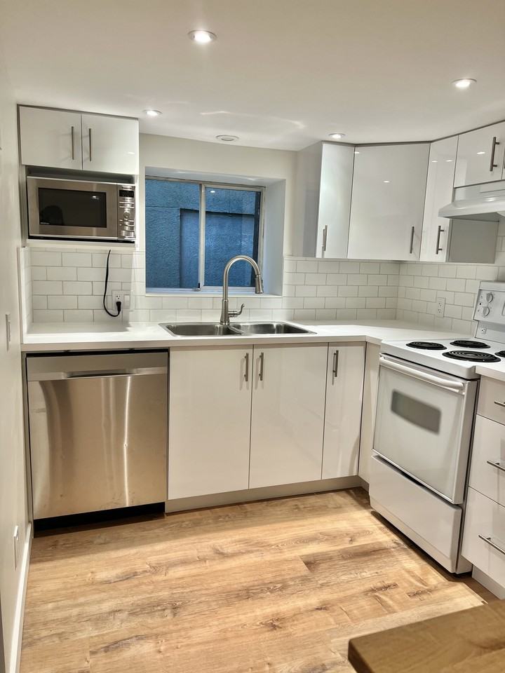 830 Union Street - Photo 2 of 32