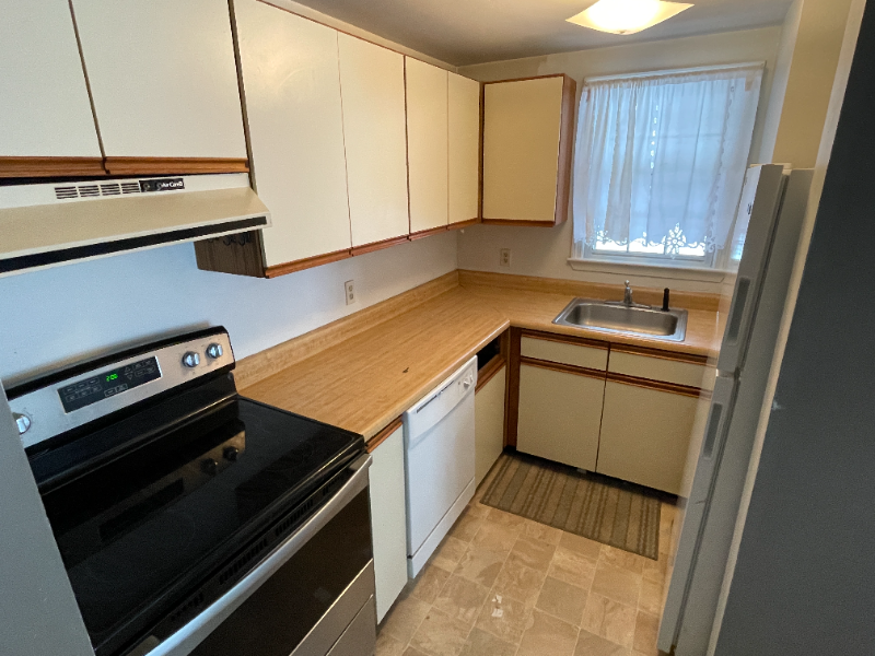 32 Plaza Village Rd #B - Photo 2 of 10