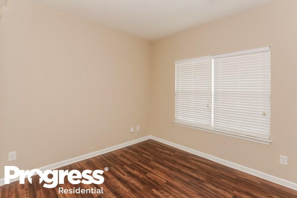 10009 Barrands Ln - Photo 3 of 19