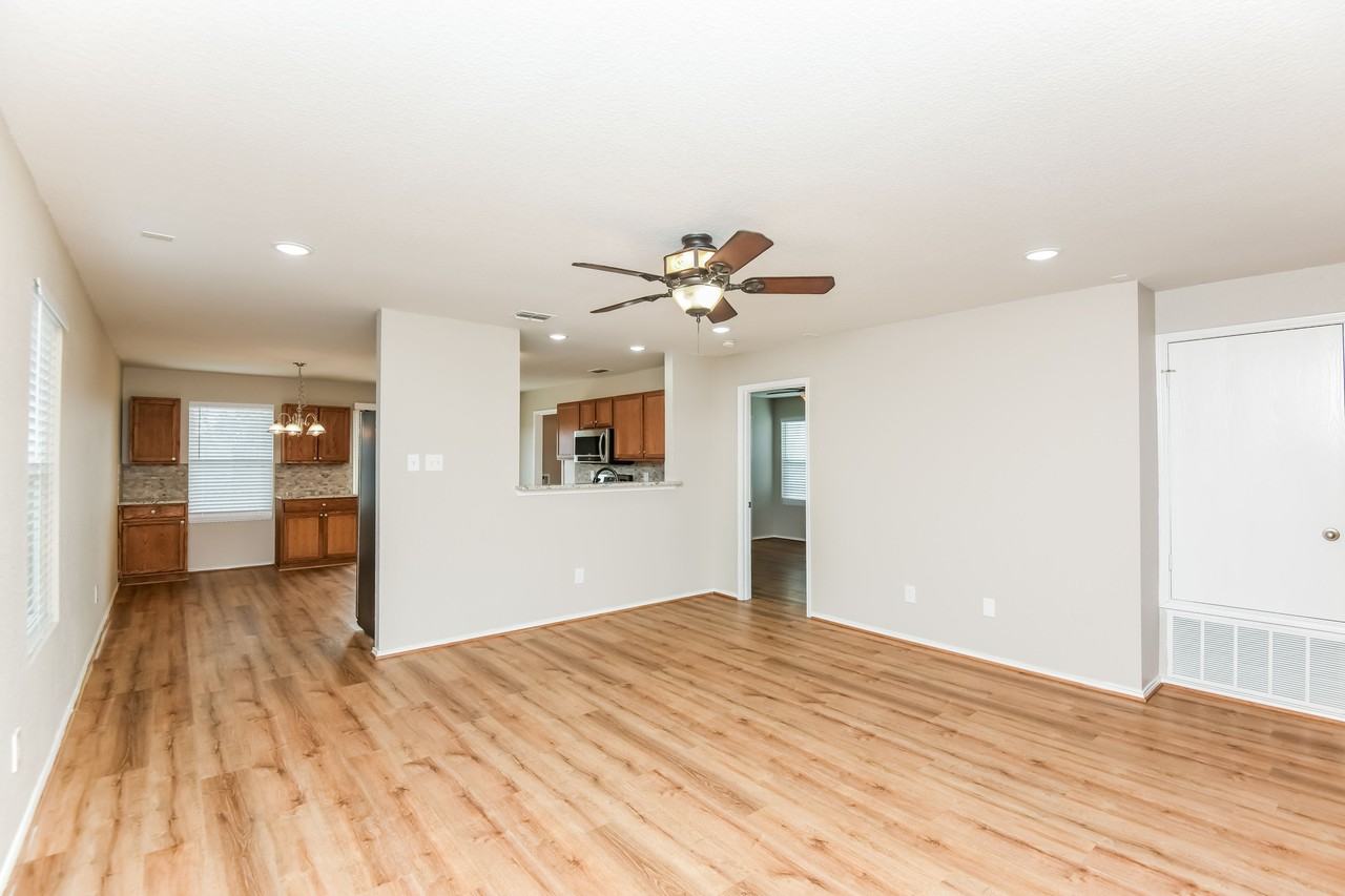 304 Daisy Ln - Photo 3 of 18