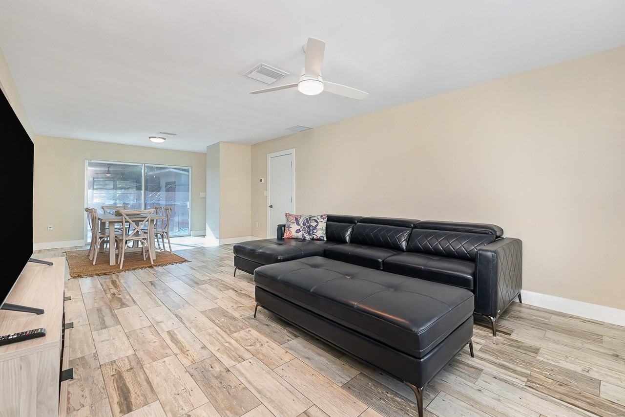 205 6th Ave - Photo 2 of 16
