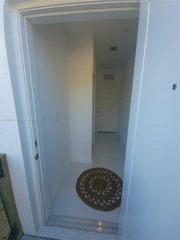 24600 Sw 129th Ave #9 - Photo 2 of 8