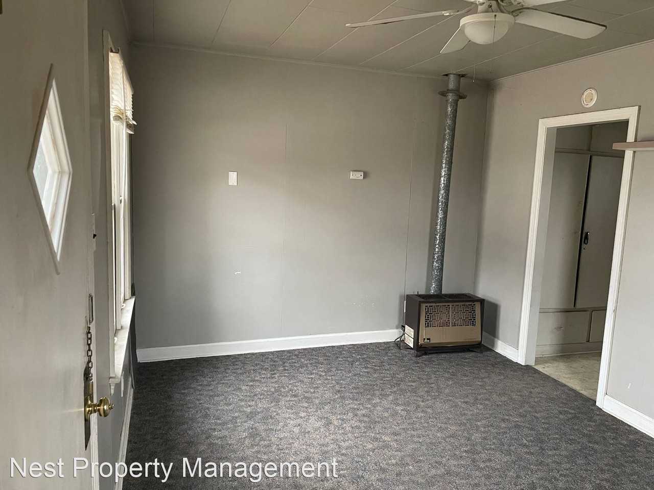2211 Muscatine Ave - Photo 2 of 10