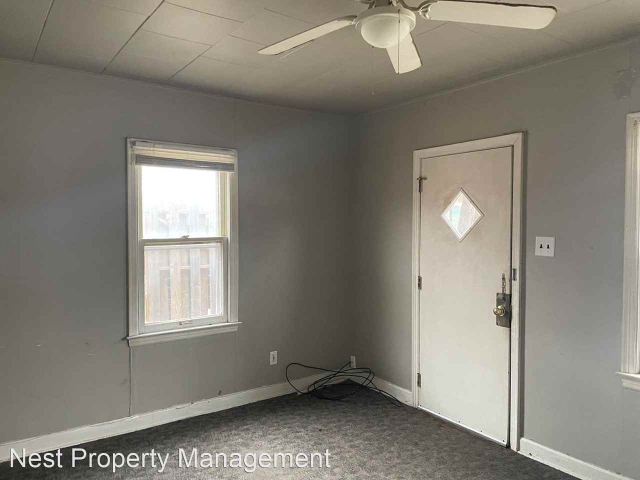2211 Muscatine Ave - Photo 3 of 10