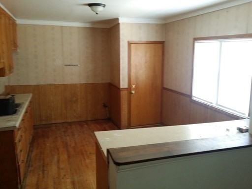 319 S 60th St - Photo 3 of 4