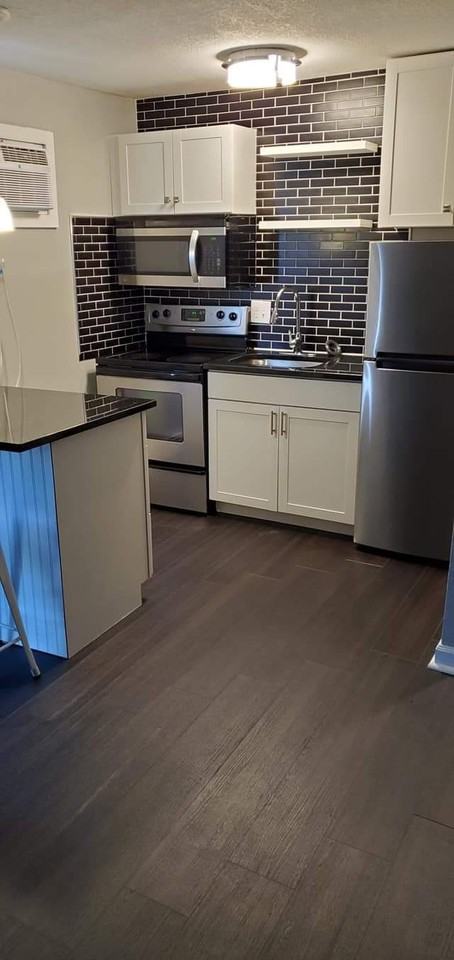 1600 Oakland Avenue - Photo 7 of 11