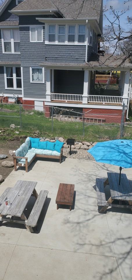 1600 Oakland Avenue - Photo 4 of 11