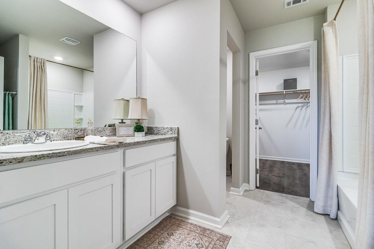 139 Santiago Ct - Photo 3 of 25