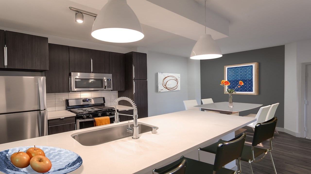 Alister Sherman Oaks - Photo 6 of 24