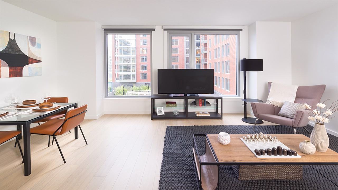 Eliot on 4th - Photo 5 of 50