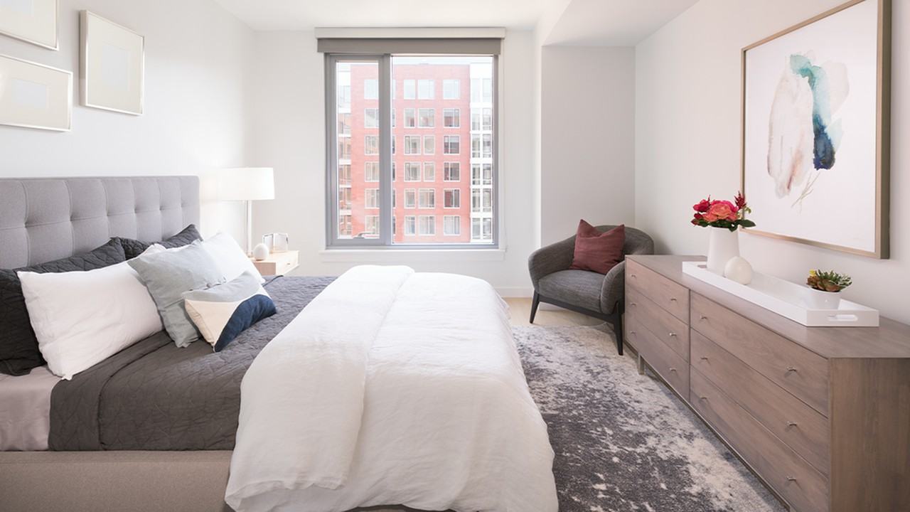 Eliot on 4th - Photo 7 of 50