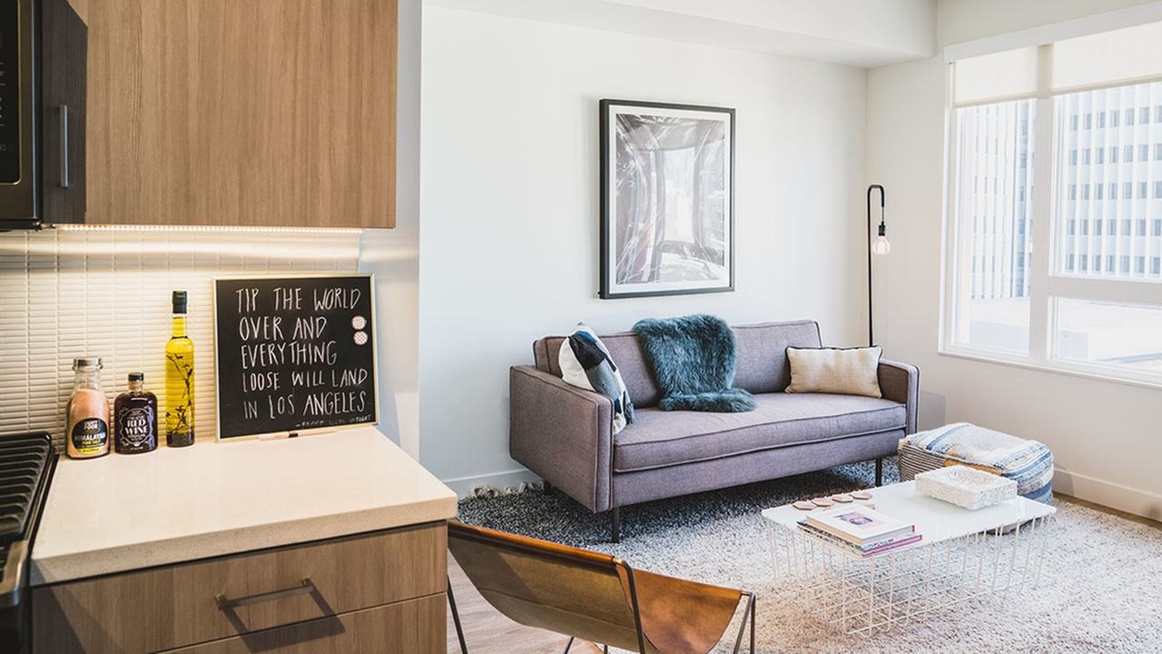 Axis - Photo 5 of 50