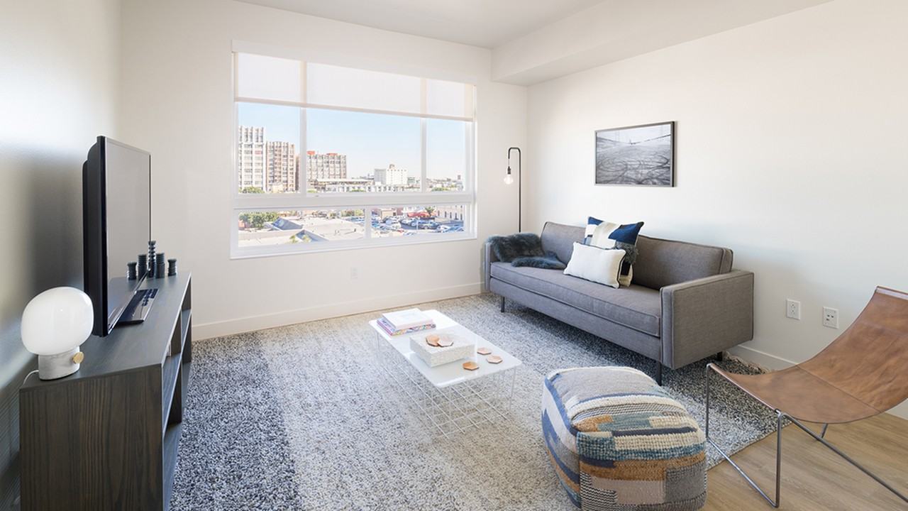 Axis - Photo 7 of 50