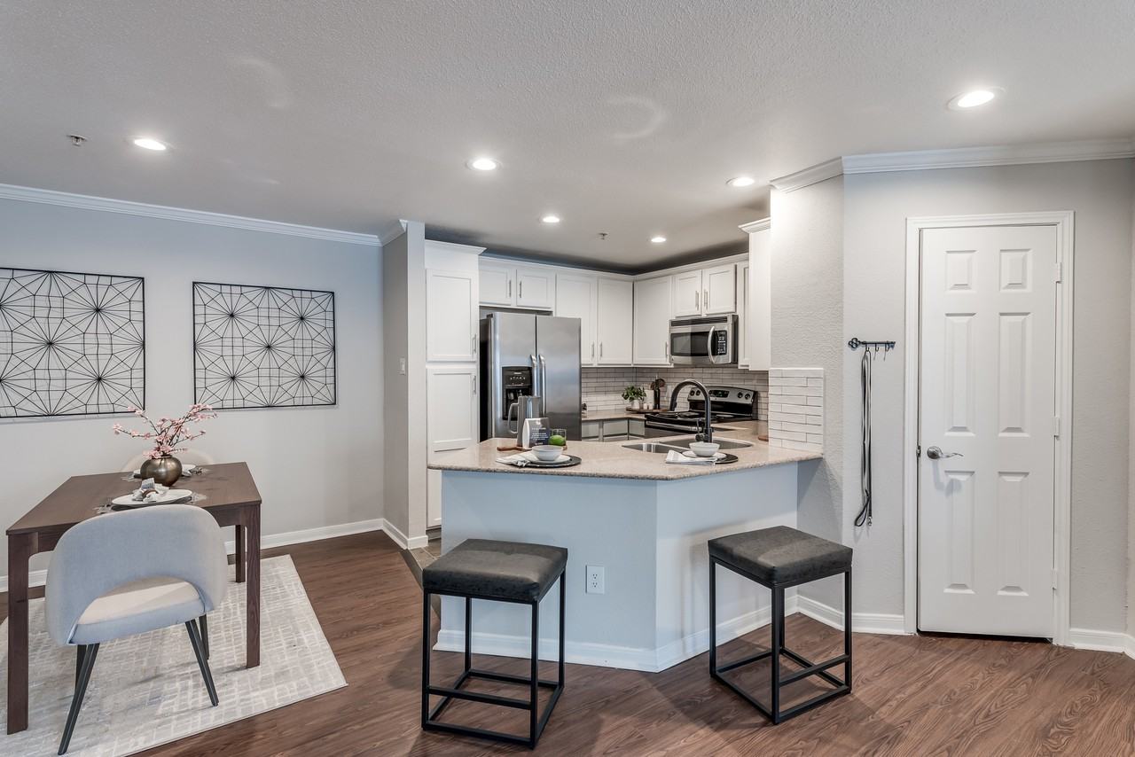 Alister Galleria - Photo 2 of 42