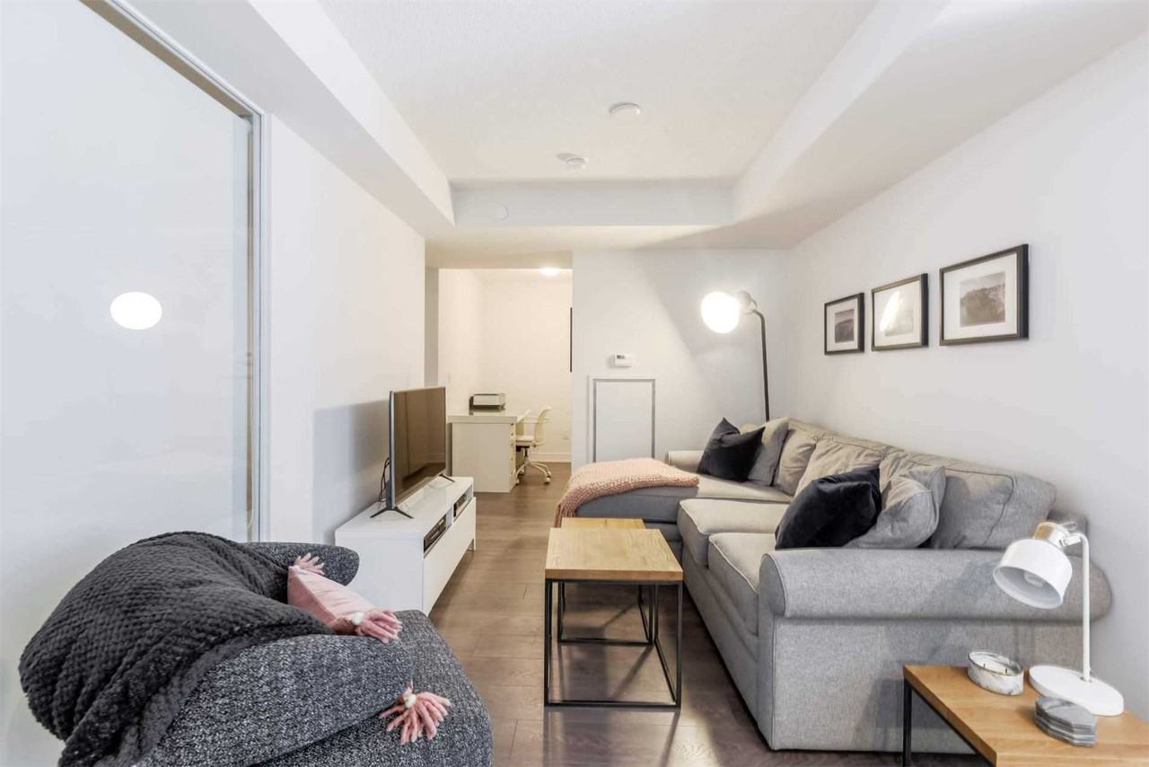 525 Adelaide Street West