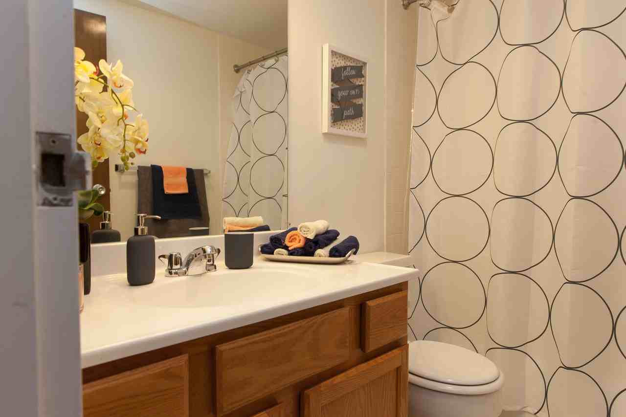 Brentmoor at Penn Center - Photo 5 of 37