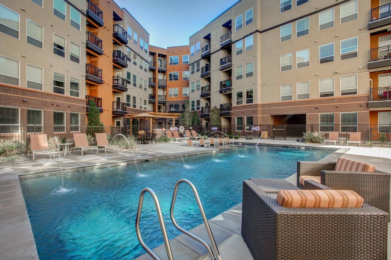 AMLI Riverfront Park - Photo 7 of 37