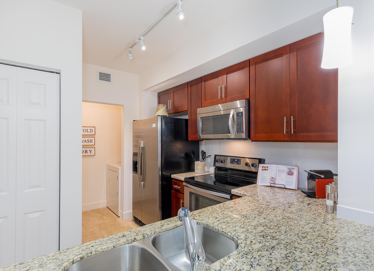 AMLI Toscana Place - Photo 3 of 40