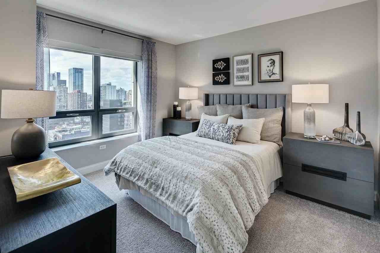 AMLI River North - Photo 3 of 50