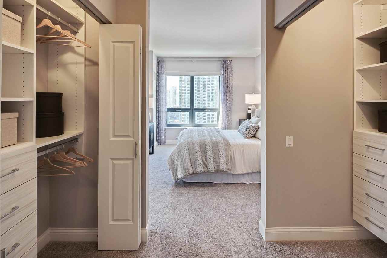 AMLI River North - Photo 4 of 50