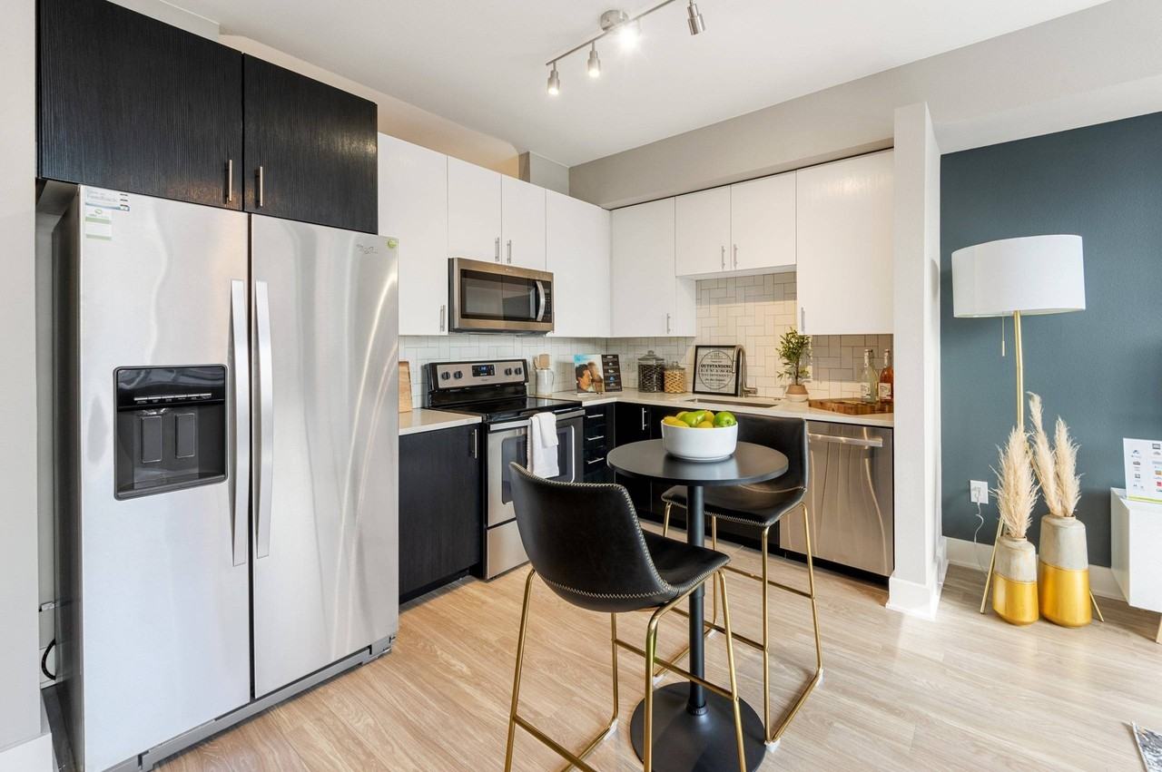 AMLI Riverfront Green - Photo 3 of 50