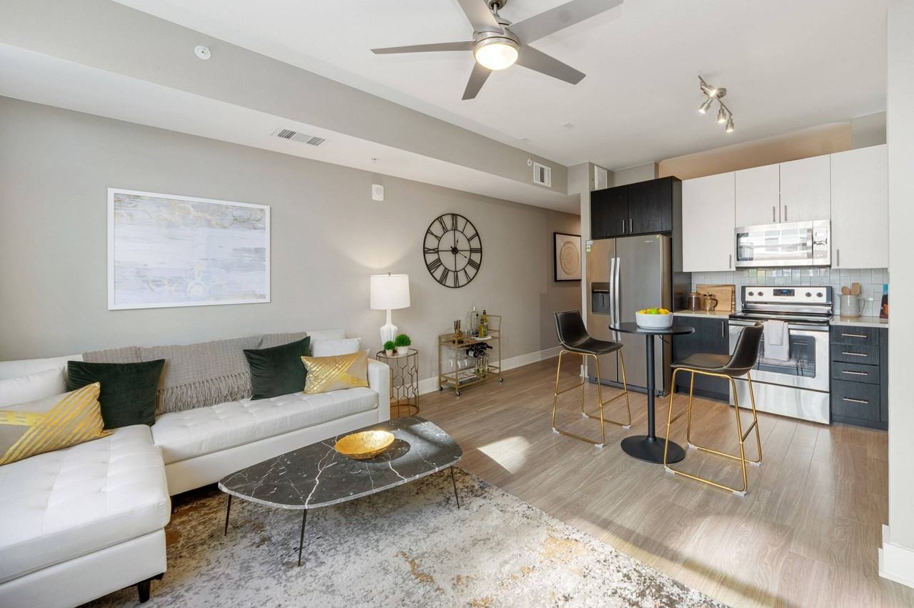 AMLI Riverfront Green - Photo 4 of 50