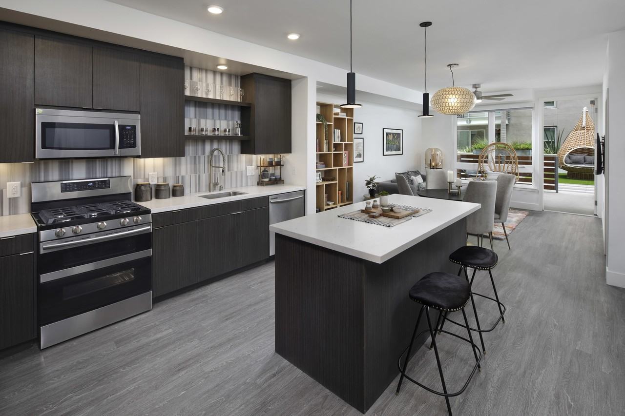 AMLI Park Broadway - Photo 4 of 50