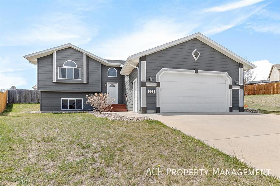 925 Crimson Ct - Photo 2 of 13