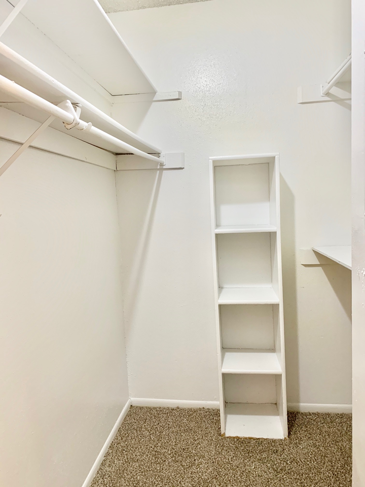 Bellaire Oak Ridge {20220718} - Photo 5 of 42