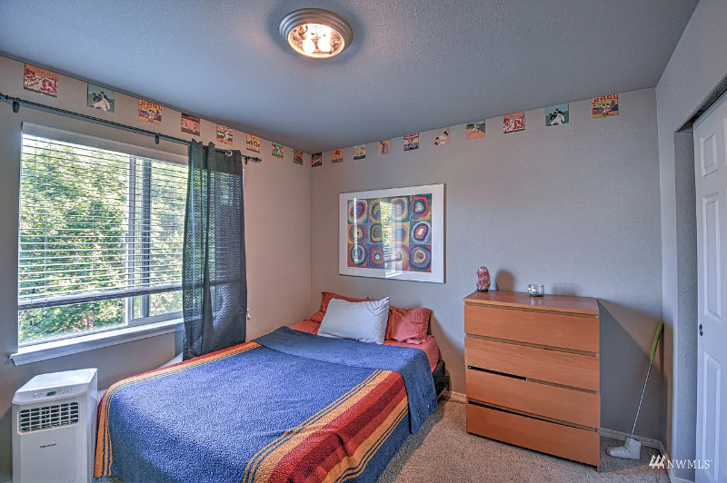 6946 Axis Street Southeast - Photo 3 of 6