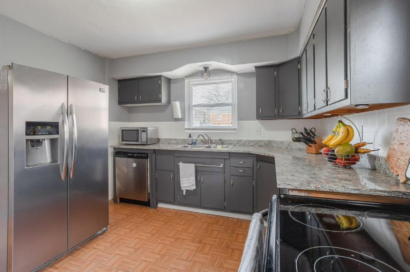 4925 Charlemar Dr - Photo 3 of 9