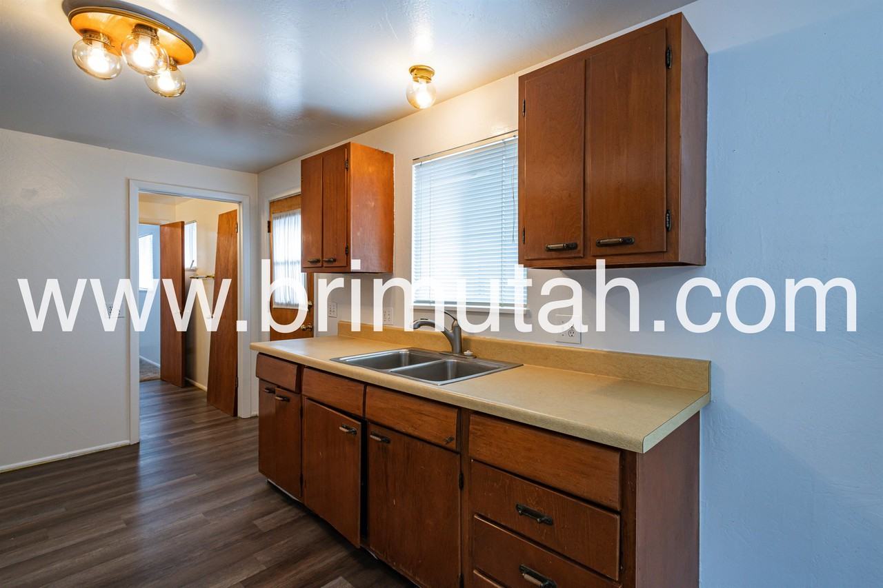 656 E 5640 S #1 - Photo 5 of 18