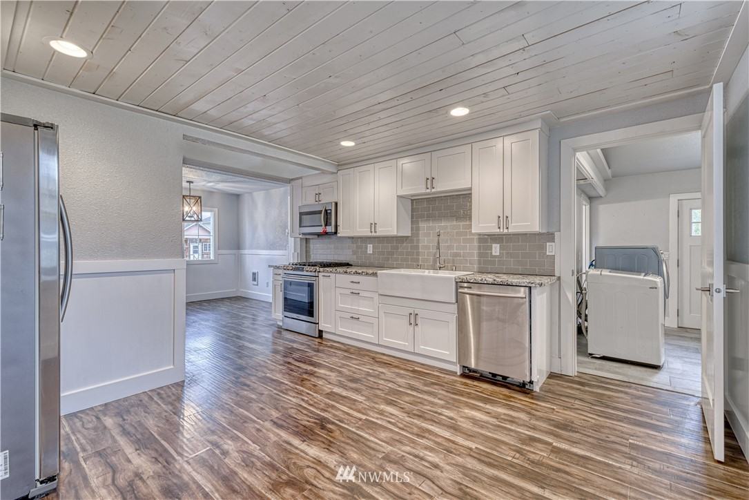 1016 S 37th St #1 - Photo 4 of 17