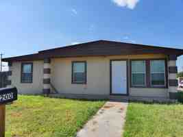 featured image of 200 Se Avenue E #1
