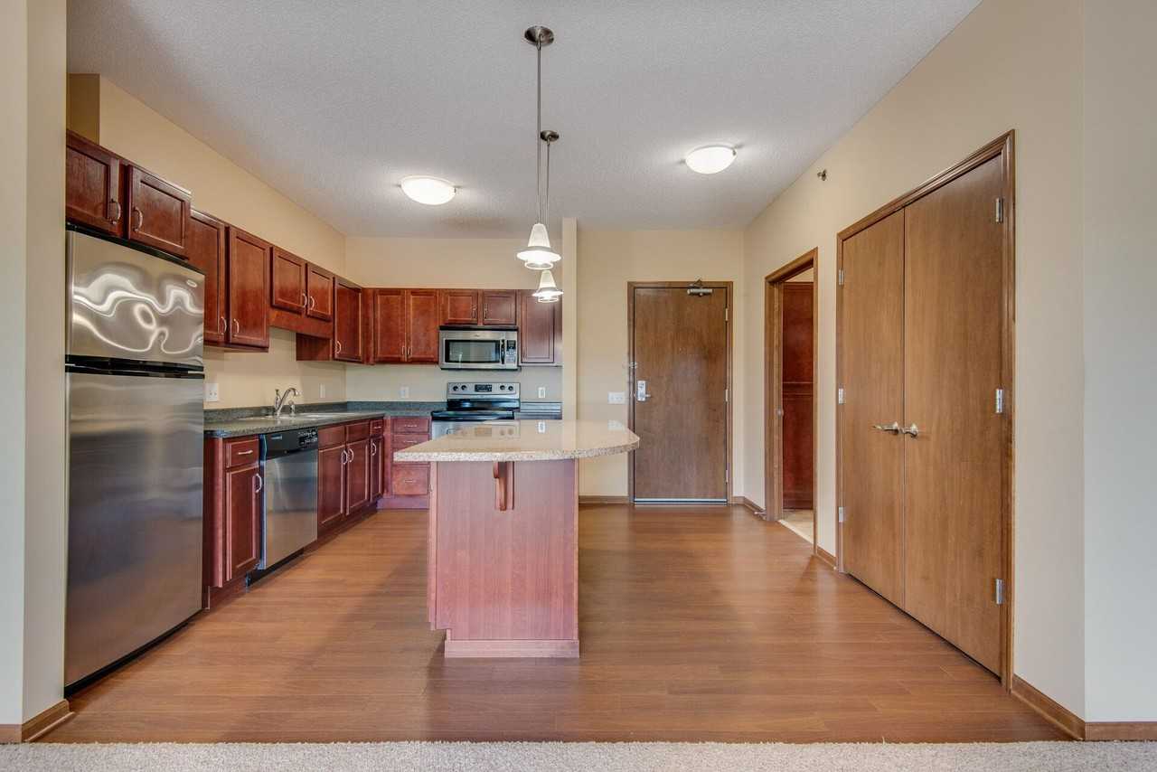 Oaks Glen Lake Apartments - Photo 3 of 22