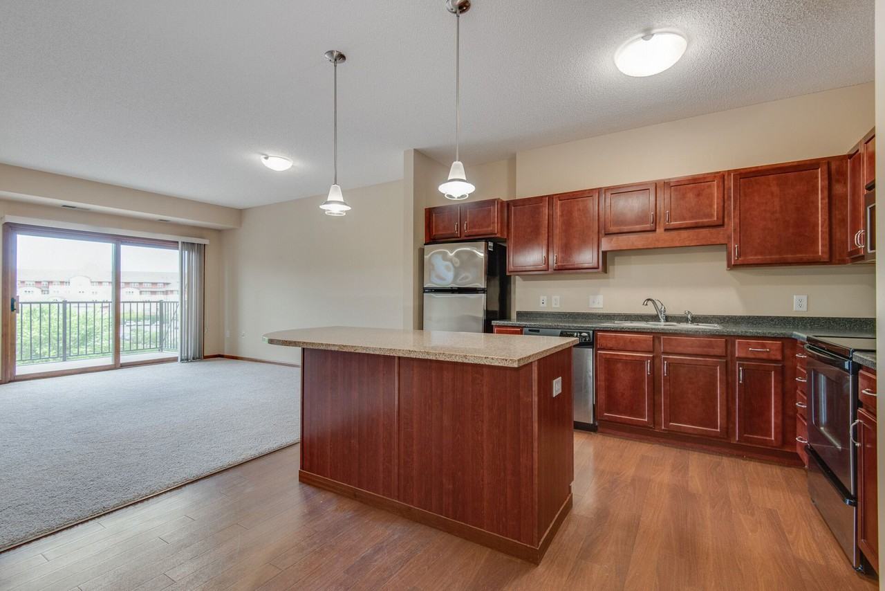 Oaks Glen Lake Apartments - Photo 4 of 22