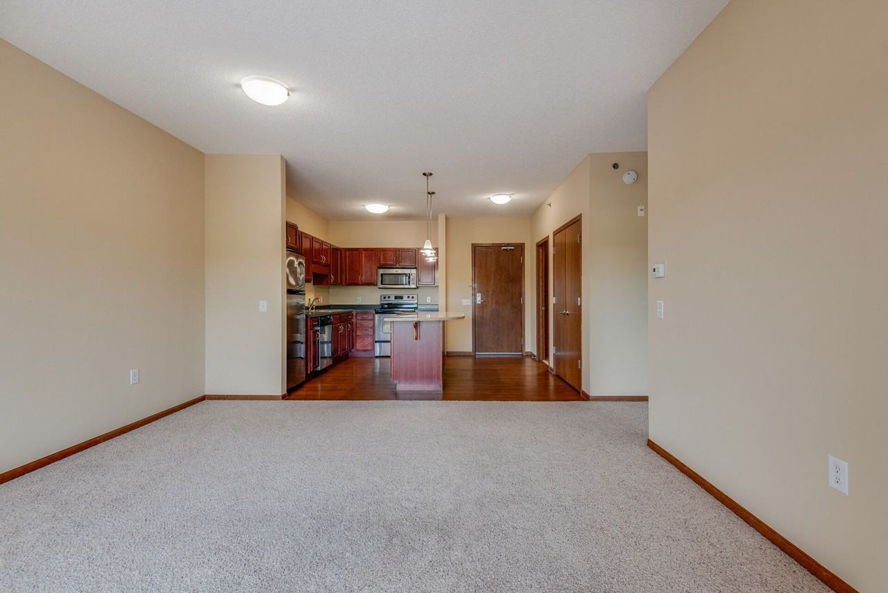 Oaks Glen Lake Apartments - Photo 6 of 22