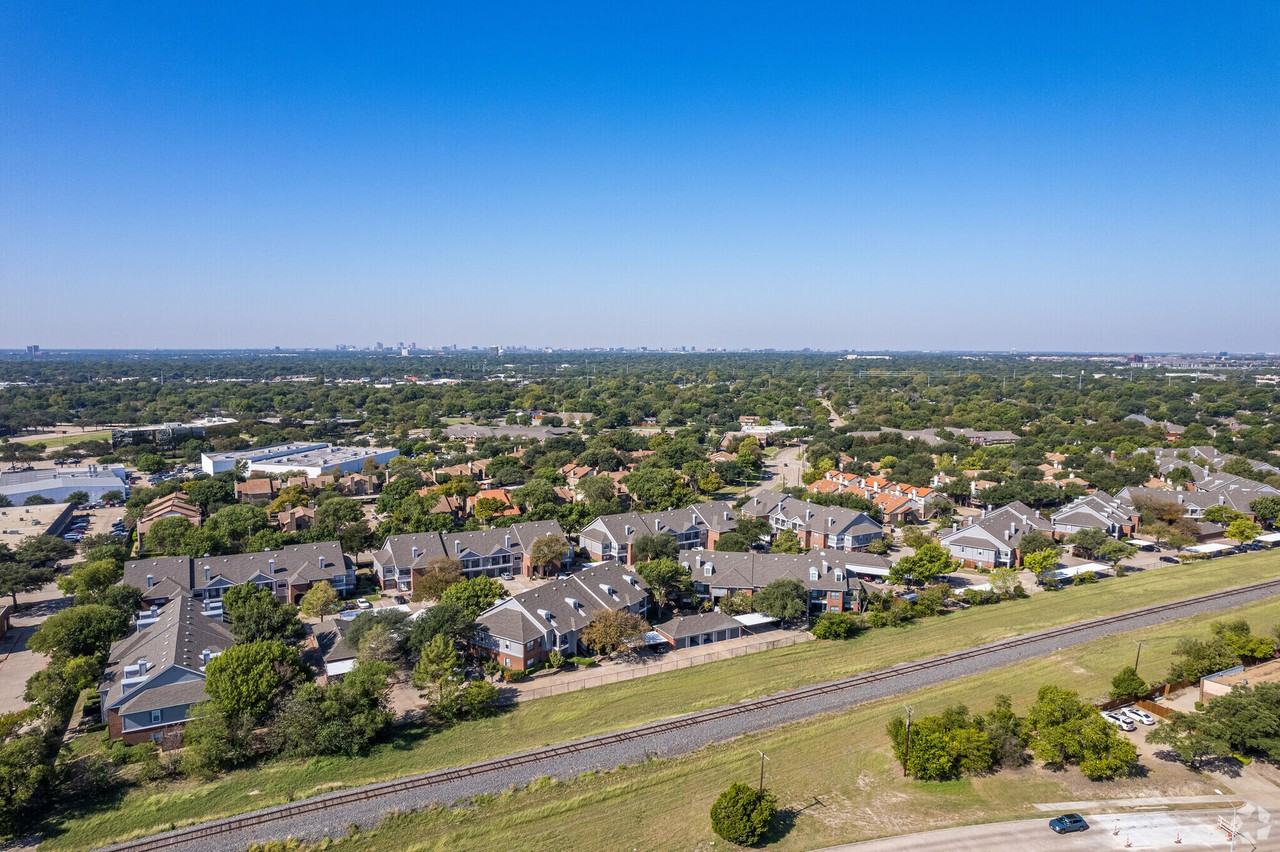 Madison at Melrose - Photo 4 of 36