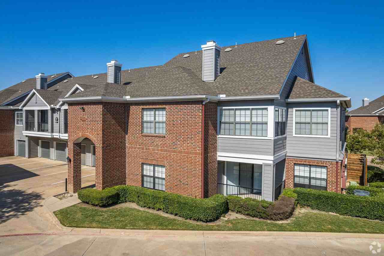 Madison at Melrose - Photo 6 of 36