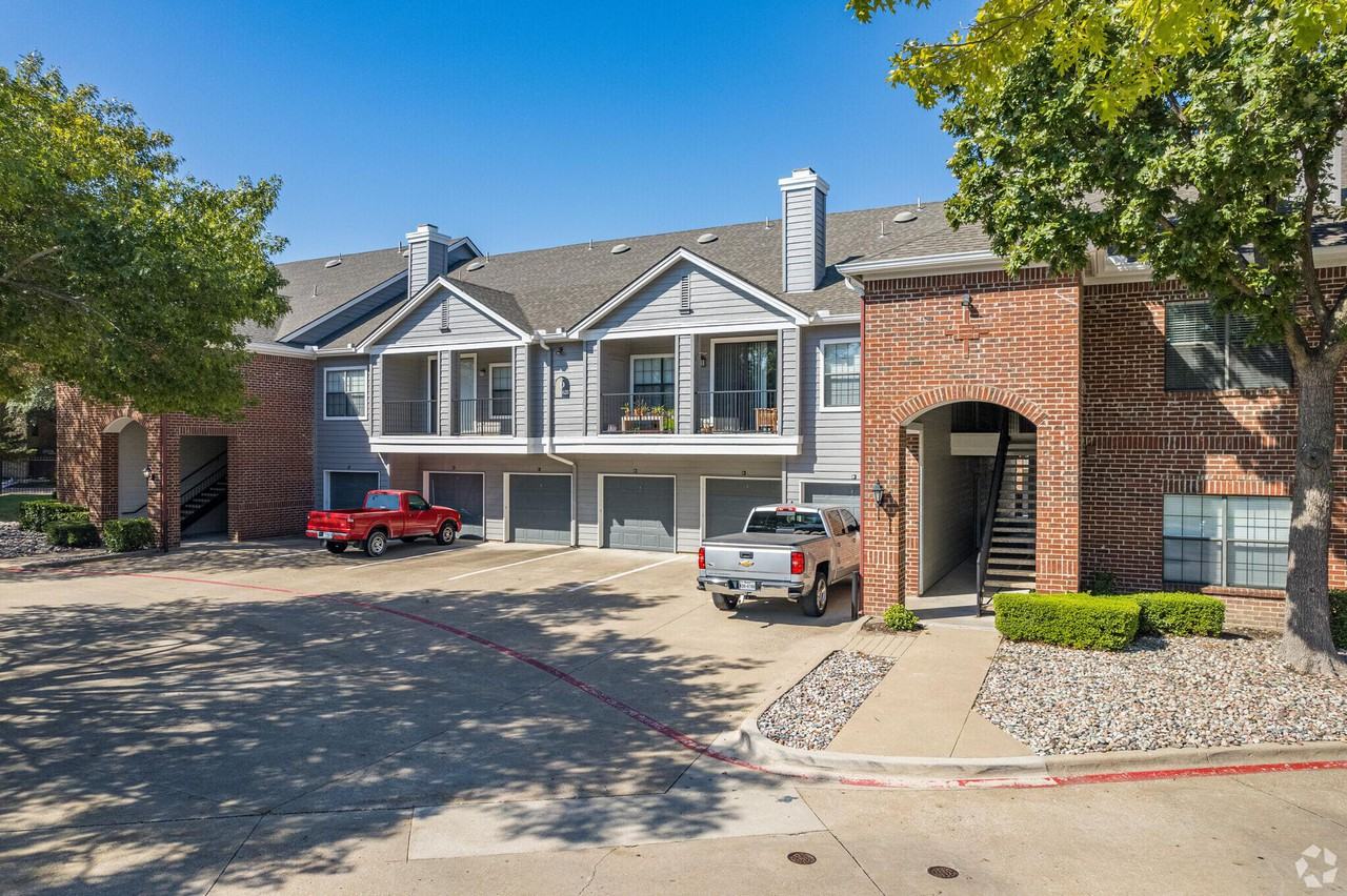 Madison at Melrose - Photo 7 of 36