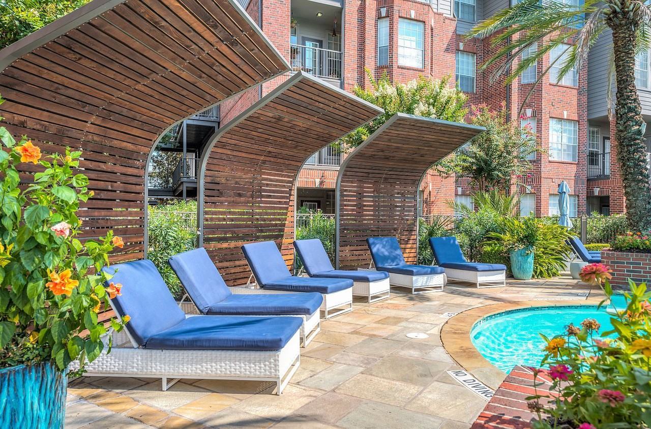 Lakeside - Photo 3 of 10