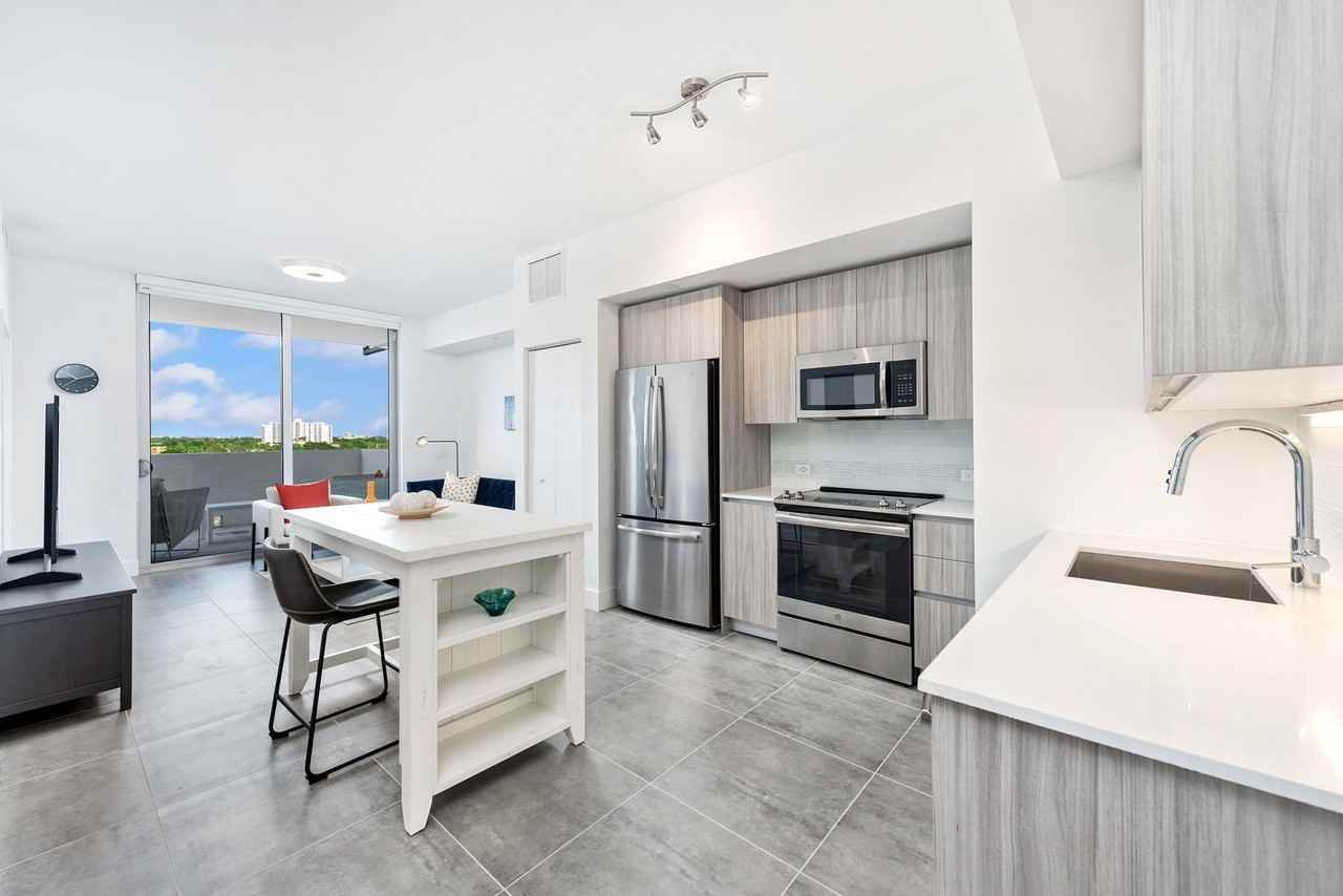 Zoi House Grove - Photo 3 of 50