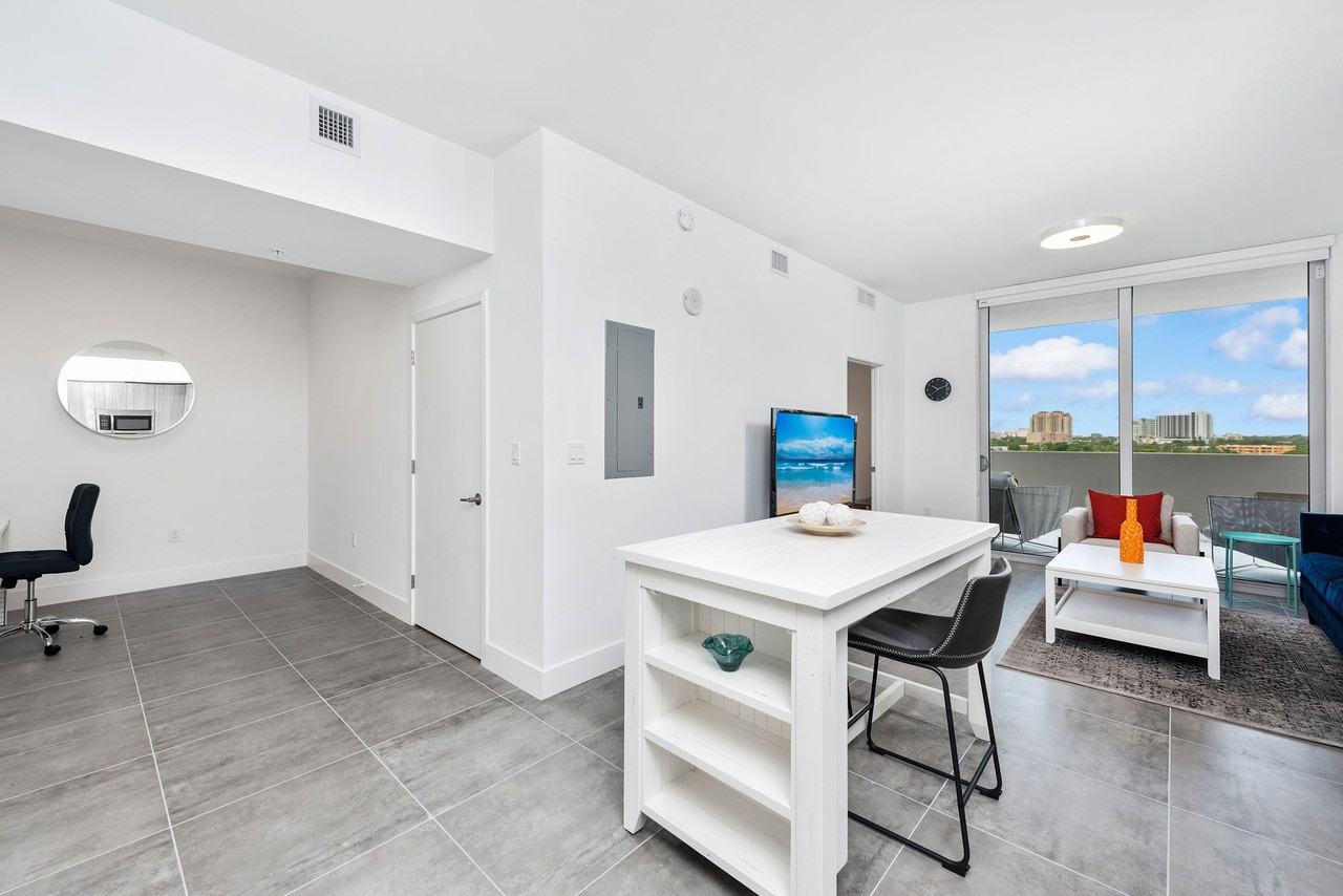 Zoi House Grove - Photo 4 of 50